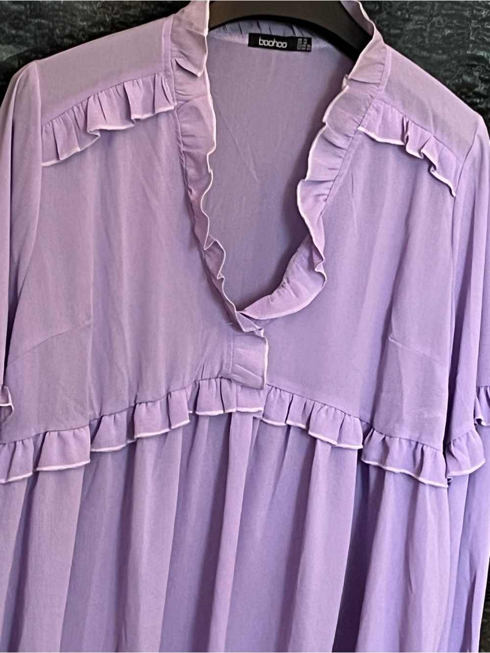 2/30$ NWOT Ruffle Detail Plunge Blouse in Lavender - Picture 3 of 4
